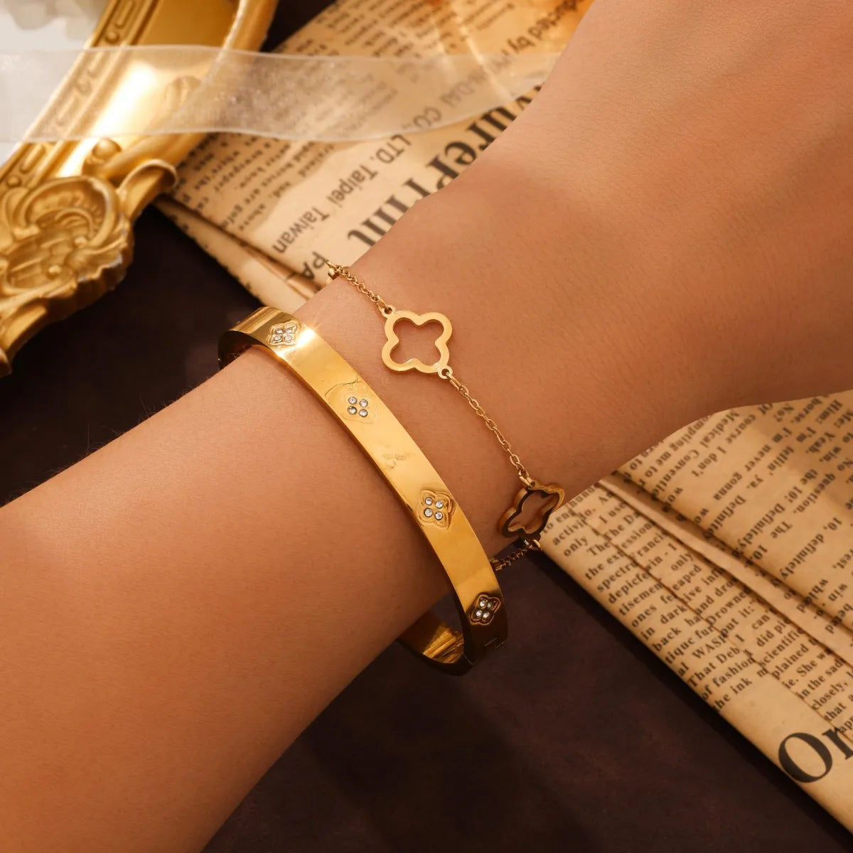 2-Piece Stainless Steel Bracelet Set (Clover/Heart) with Zircons for Women